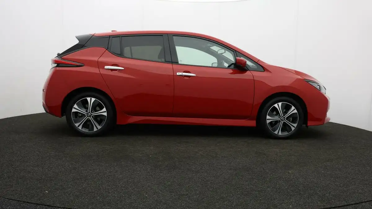 2022-nissan-leaf-e-tekna-big-37