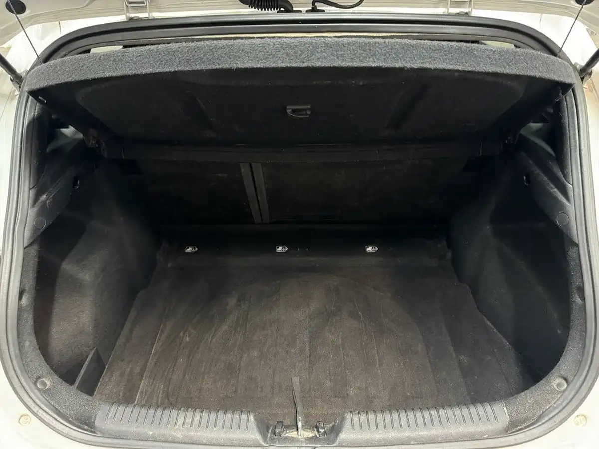 2015-hyundai-i30-14-active-5d-big-35