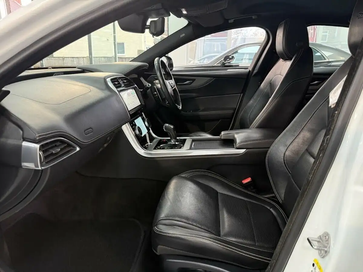 2020-jaguar-xe-20d-r-dynamic-se-awd-big-16
