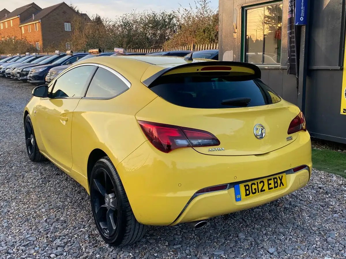 2012-vauxhall-astra-gtc-20td-sri-20cdti-16v-big-5