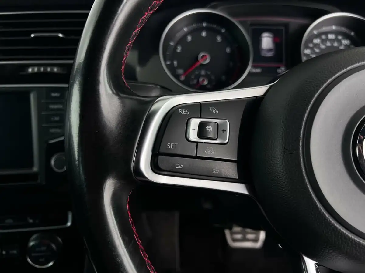 2016-volkswagen-golf-20-tsi-gti-220ps-hatchback-5d-dsg-big-31