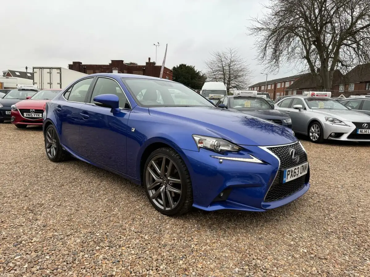 2013-lexus-is-300h-25-f-sport-big-19