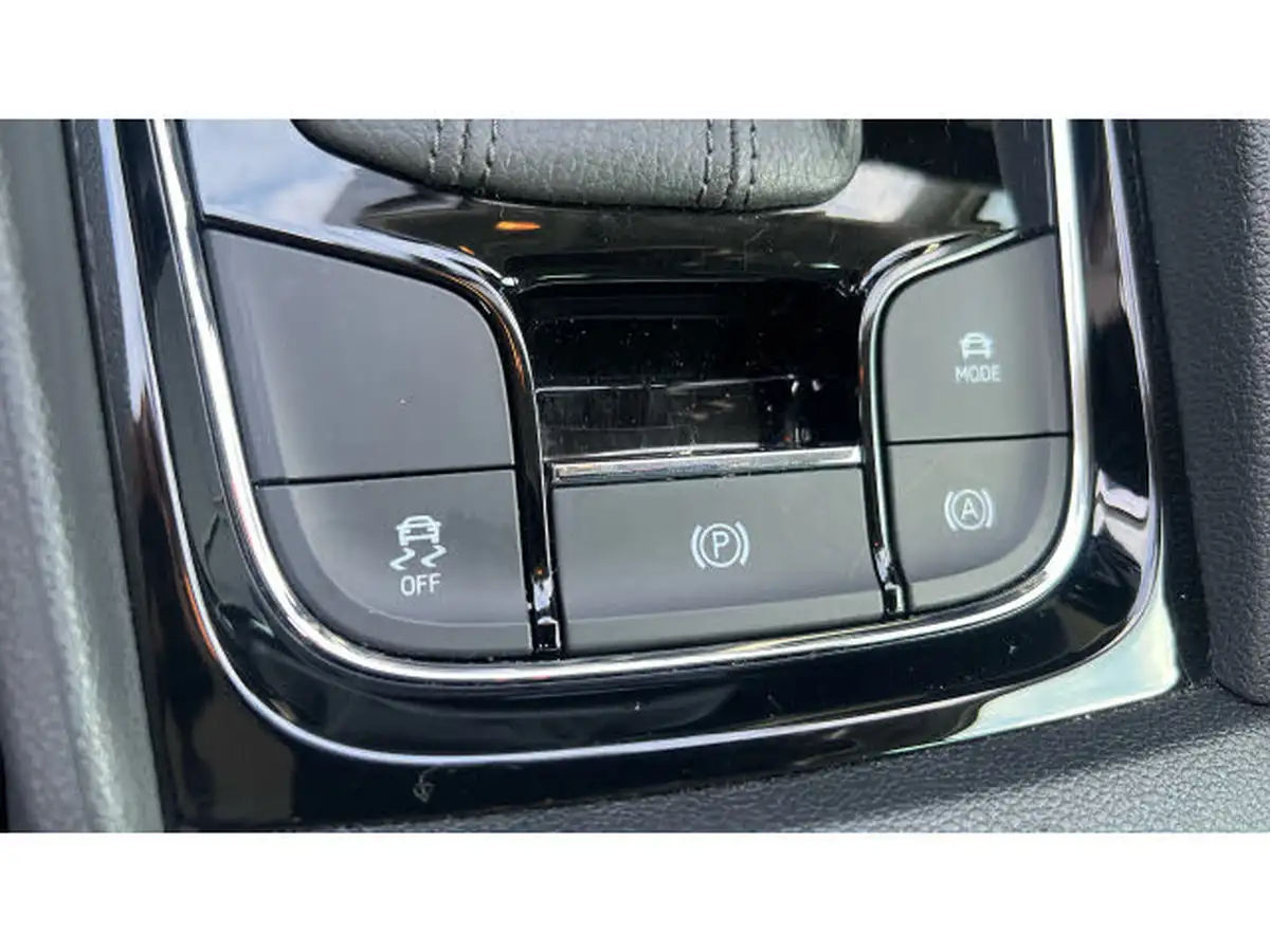 2020-skoda-karoq-15-tsi-se-l-dsg-big-18