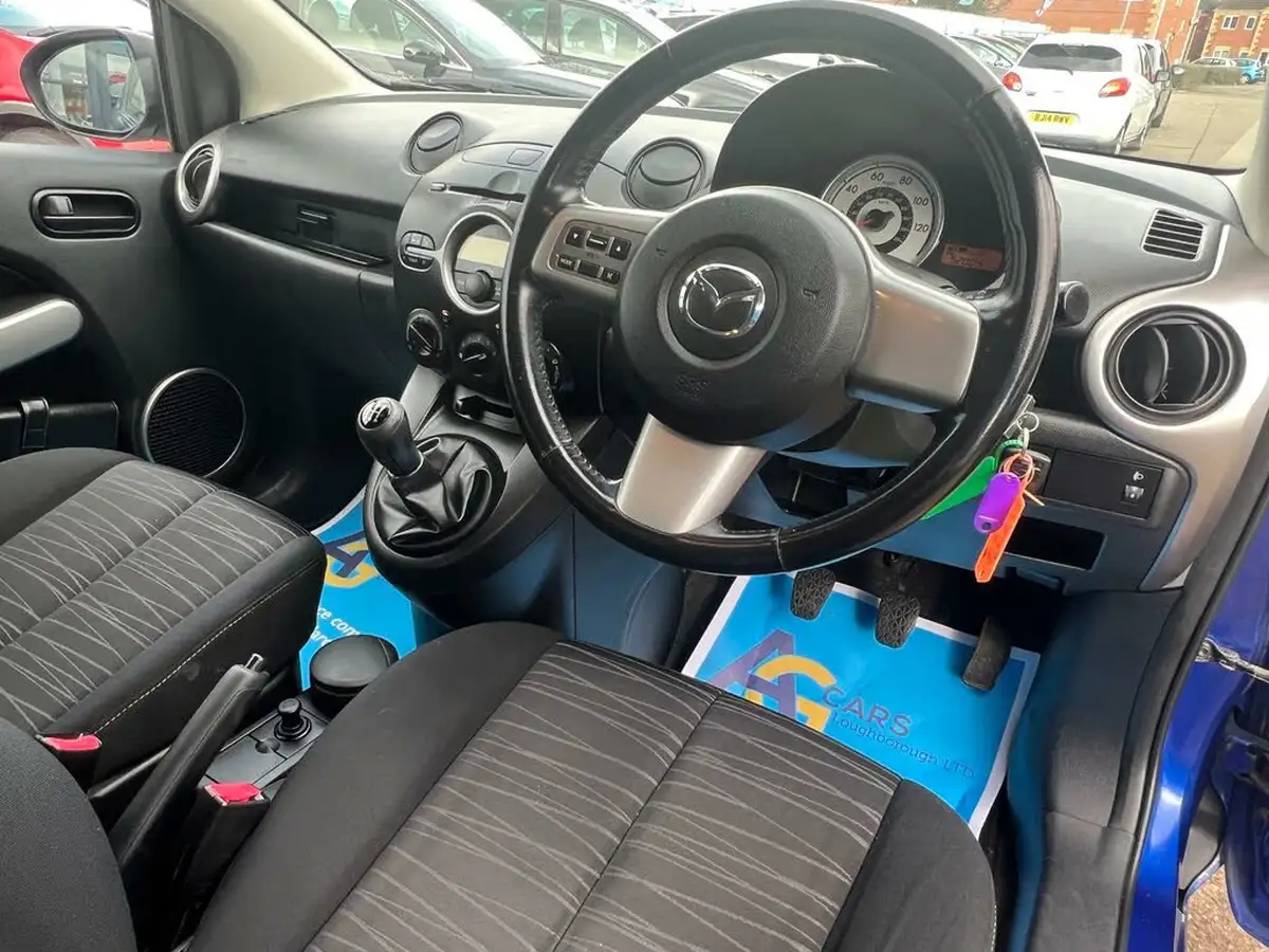 2009-mazda-mazda2-13-ts2-3d-big-2