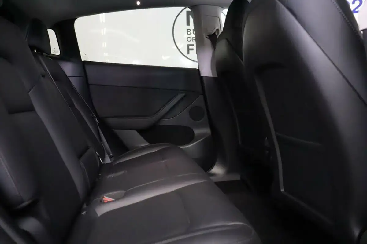 2022-tesla-model-y-e-long-range-big-24