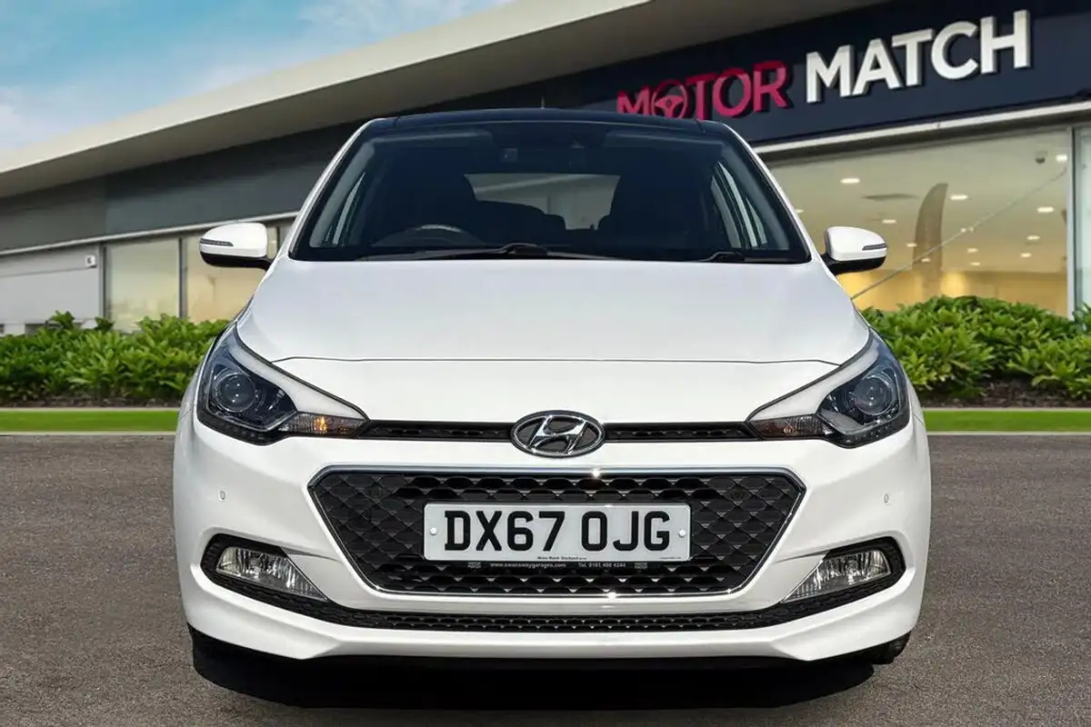 2017-hyundai-i20-12-premium-se-nav-big-5