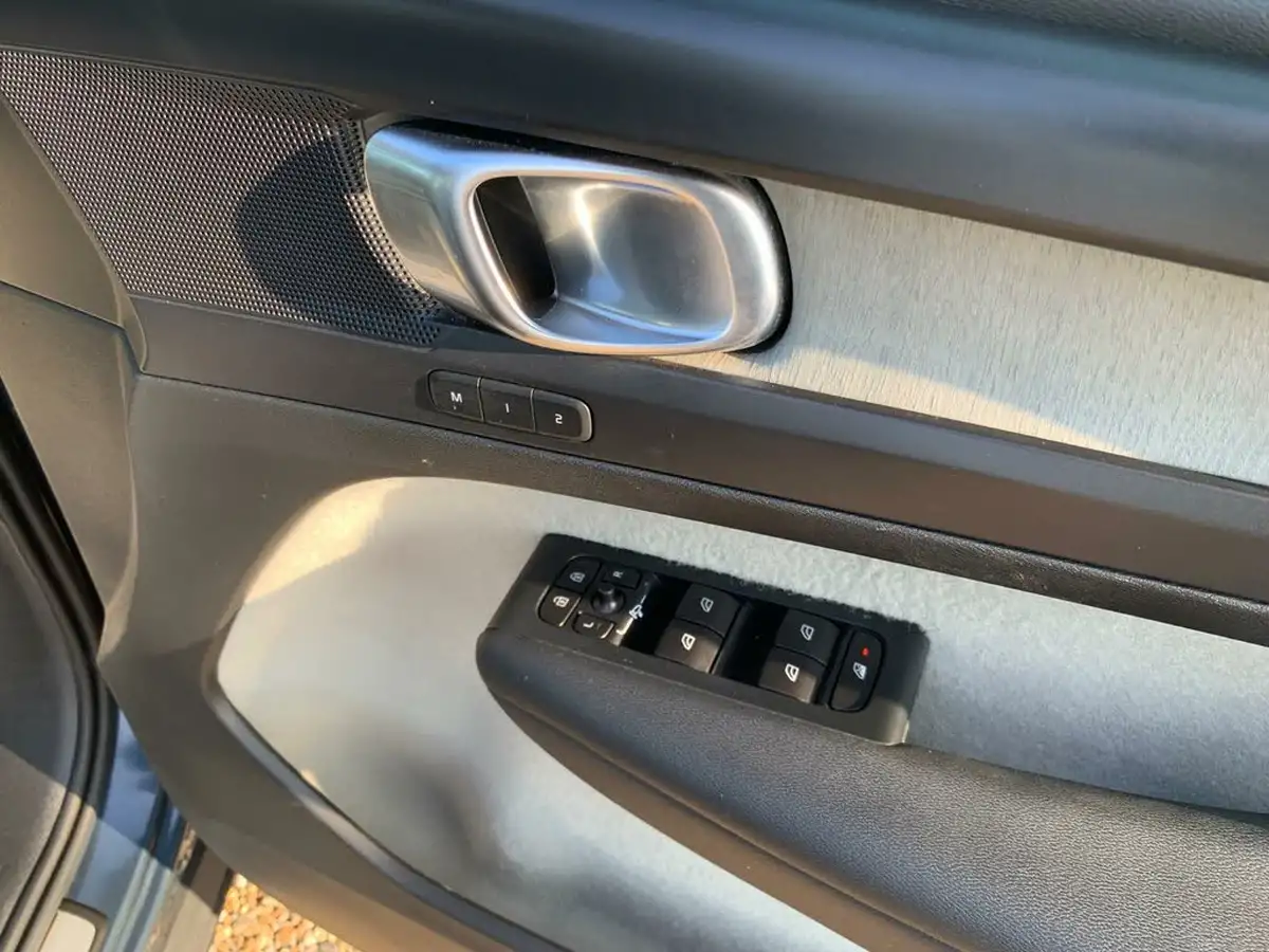 2018-volvo-xc40-20td-d4-inscription-big-9