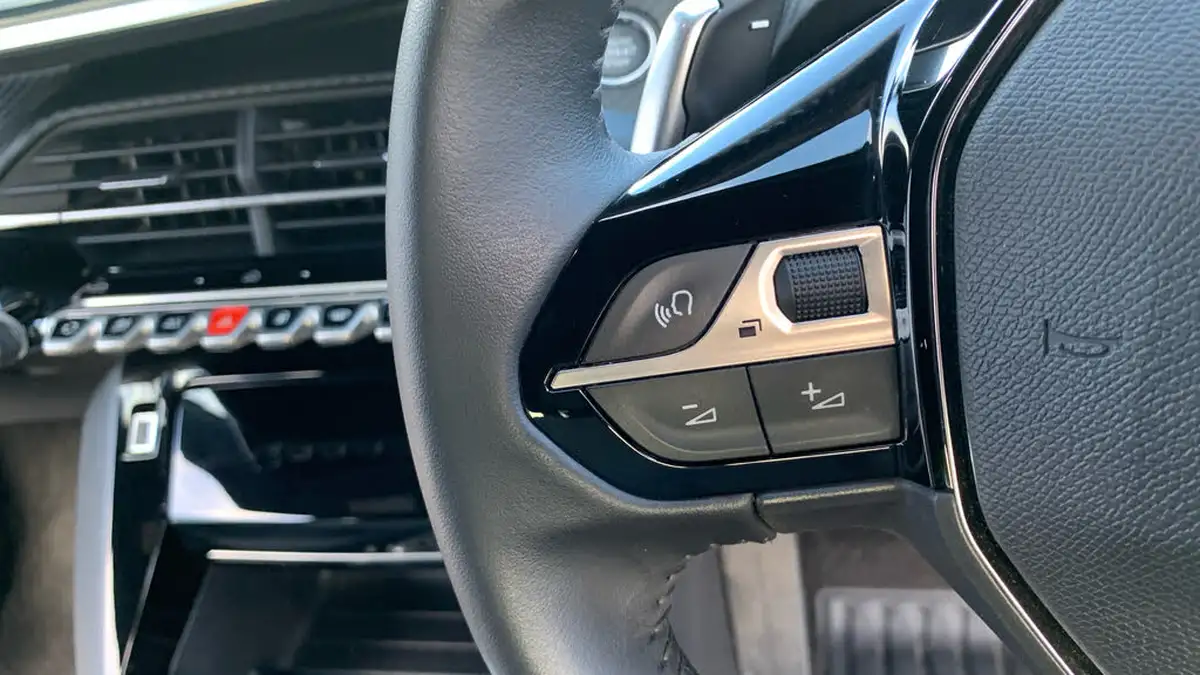 2023-peugeot-2008-suv-12-puretech-allure-big-22