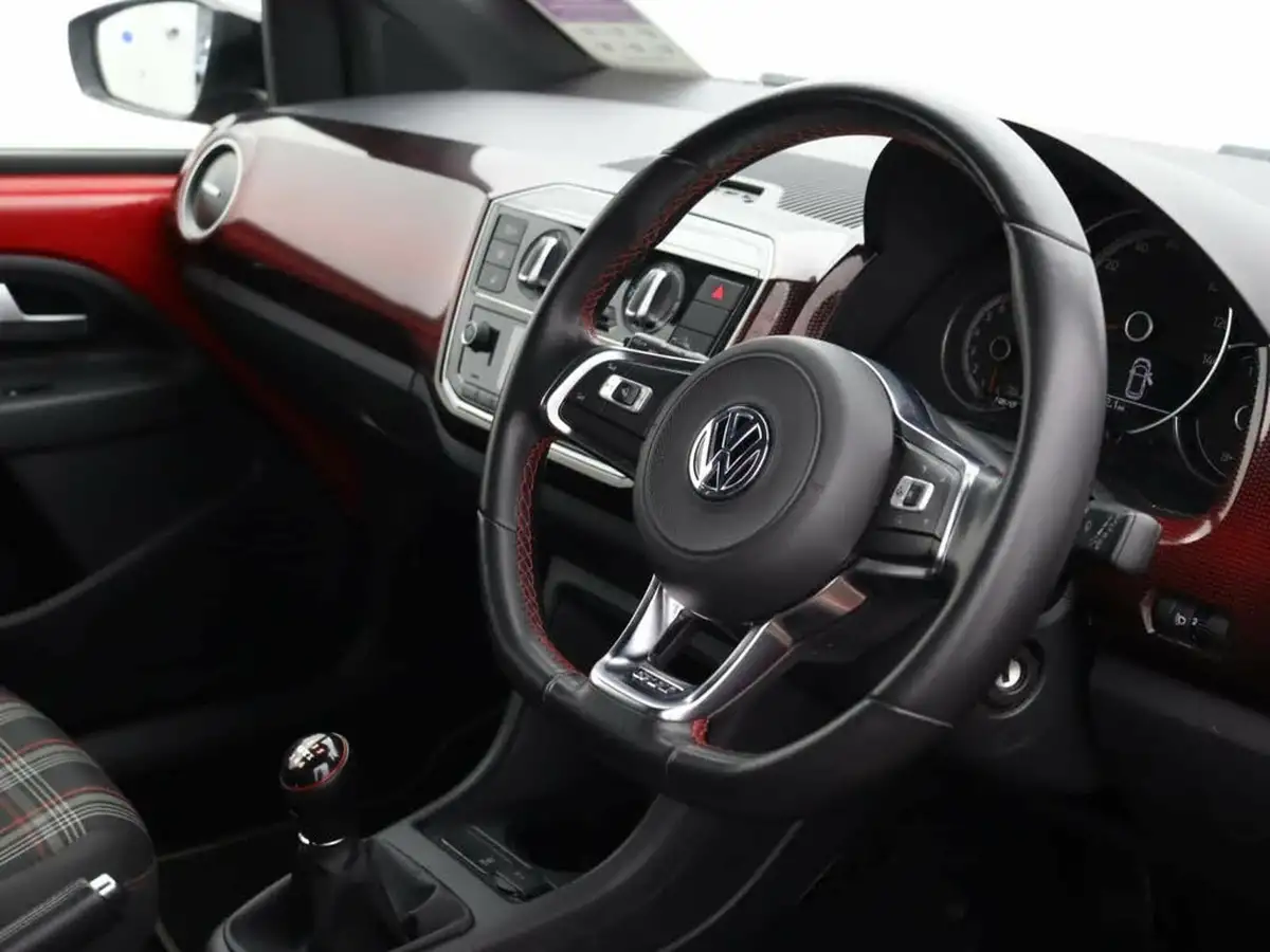 2018-volkswagen-up-10-gti-3d-big-18