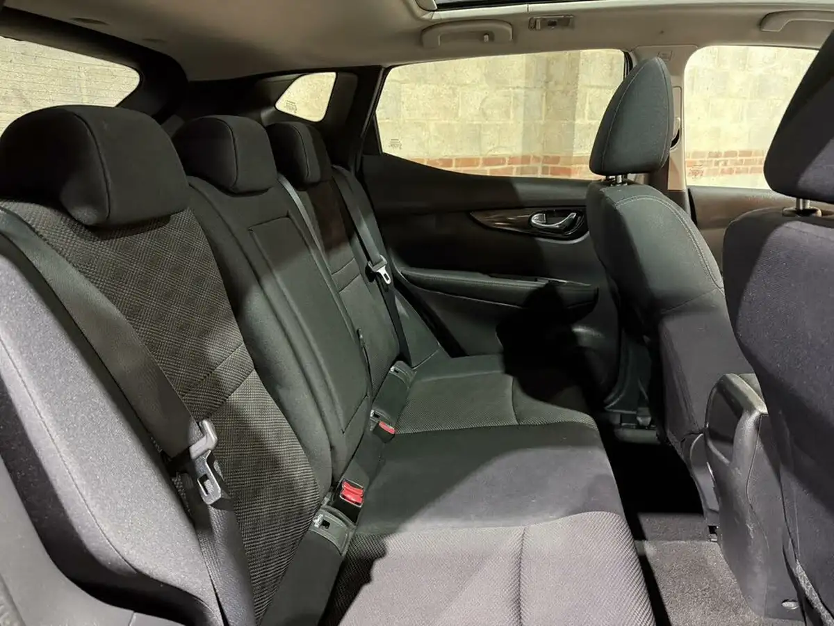 2014-nissan-qashqai-15dci-acenta-premium-big-18