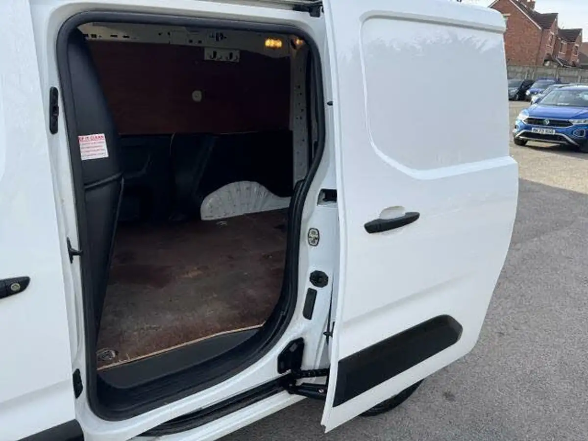 2020-peugeot-partner-15-bluehdi-1000-professional-100ps-eu6dt-panel-big-37