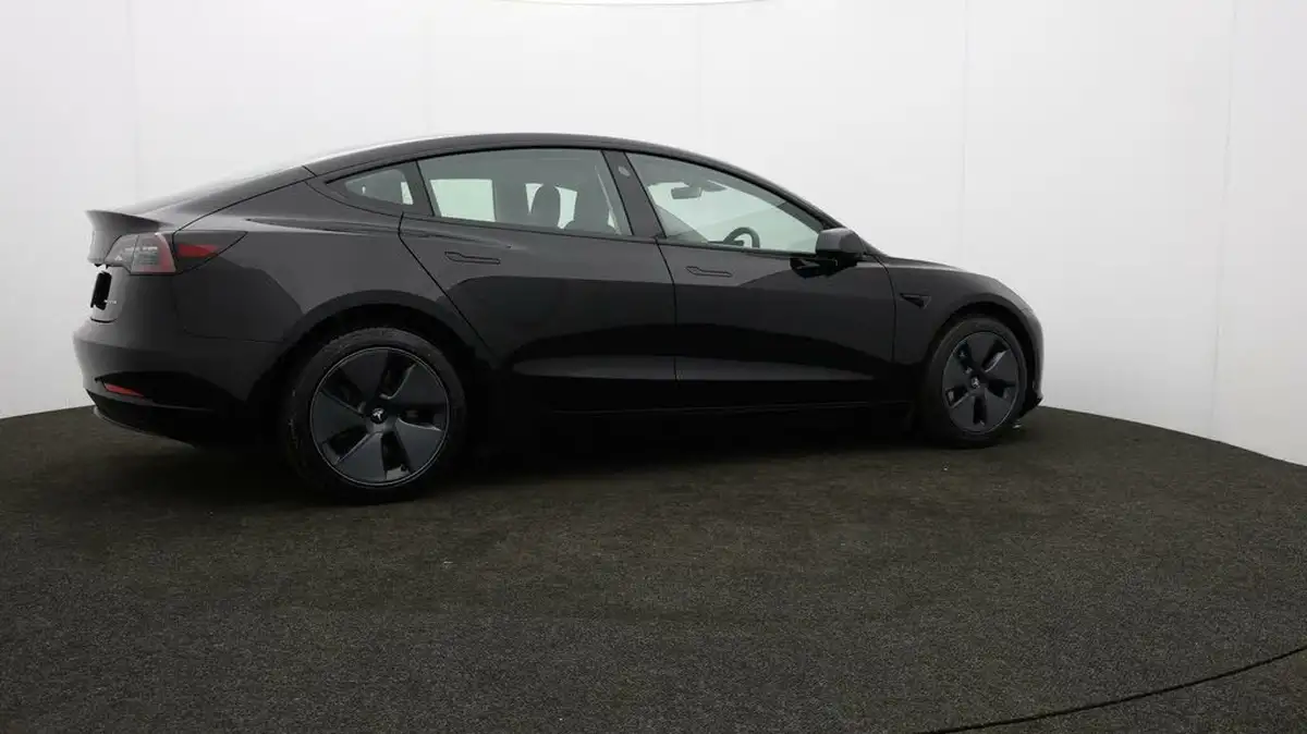 2022-tesla-model-3-e-long-range-big-35