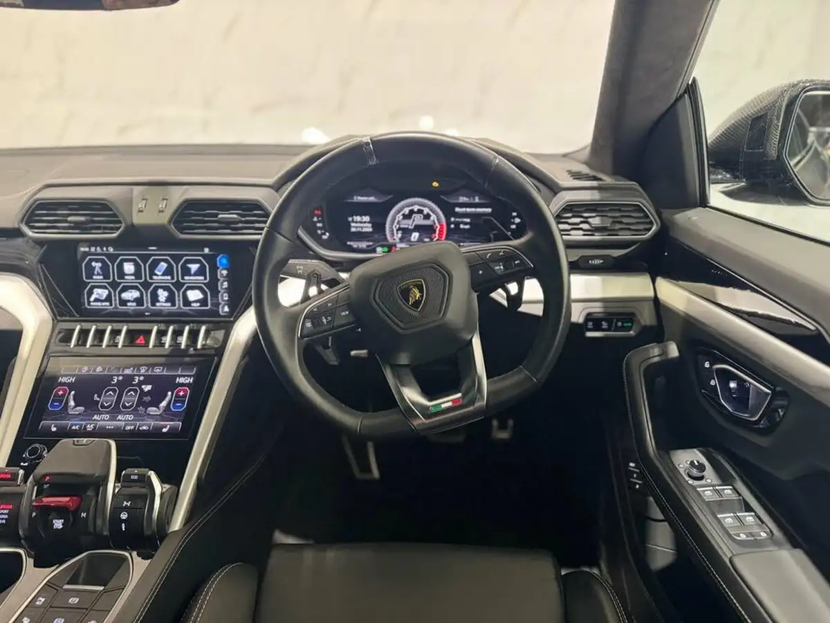 2021-lamborghini-urus-40-no-trim-big-6