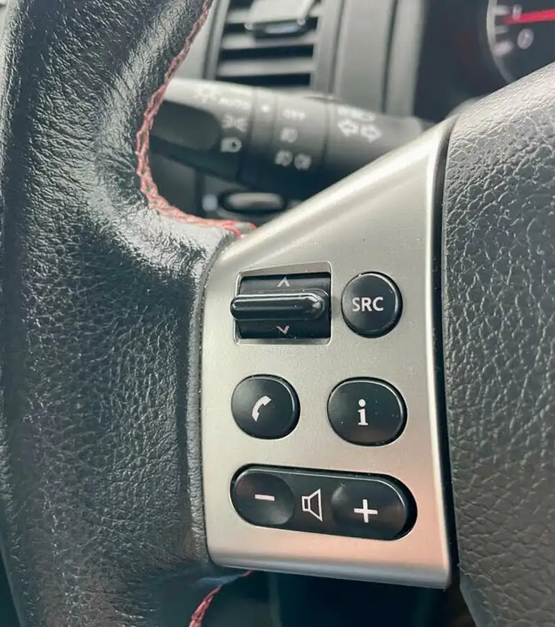 2011-nissan-note-16-tekna-big-36