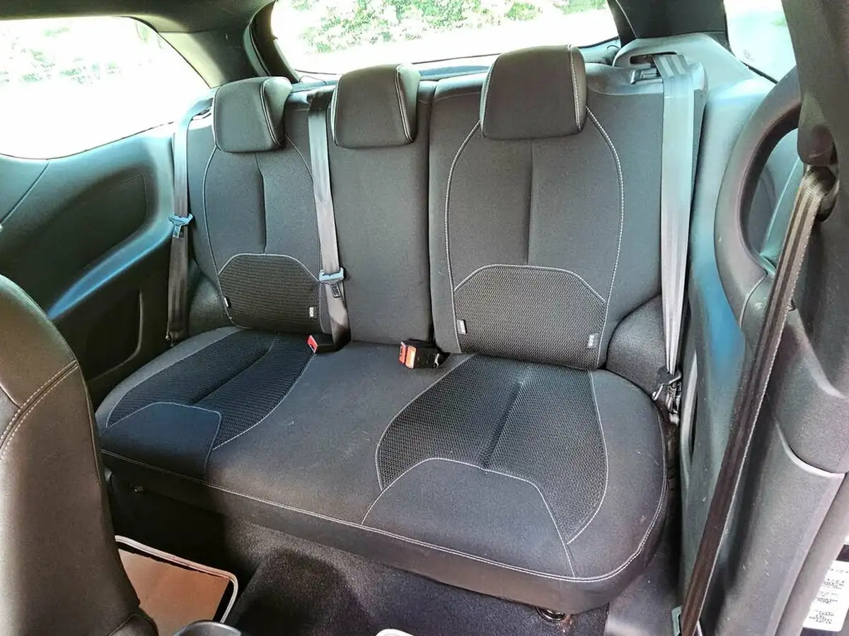 2010-citroen-ds3-16td-black-big-12