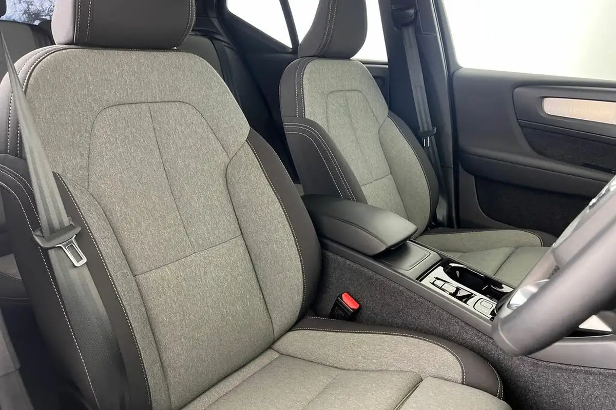 2024-volvo-xc40-20-b3-plus-big-28