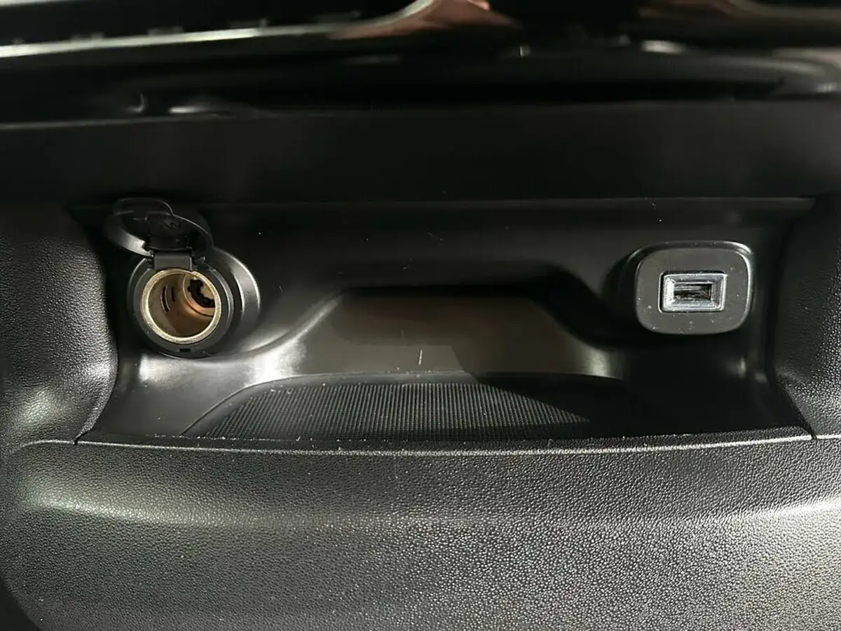 2017-citroen-c4-cactus-12-puretech-w-big-46