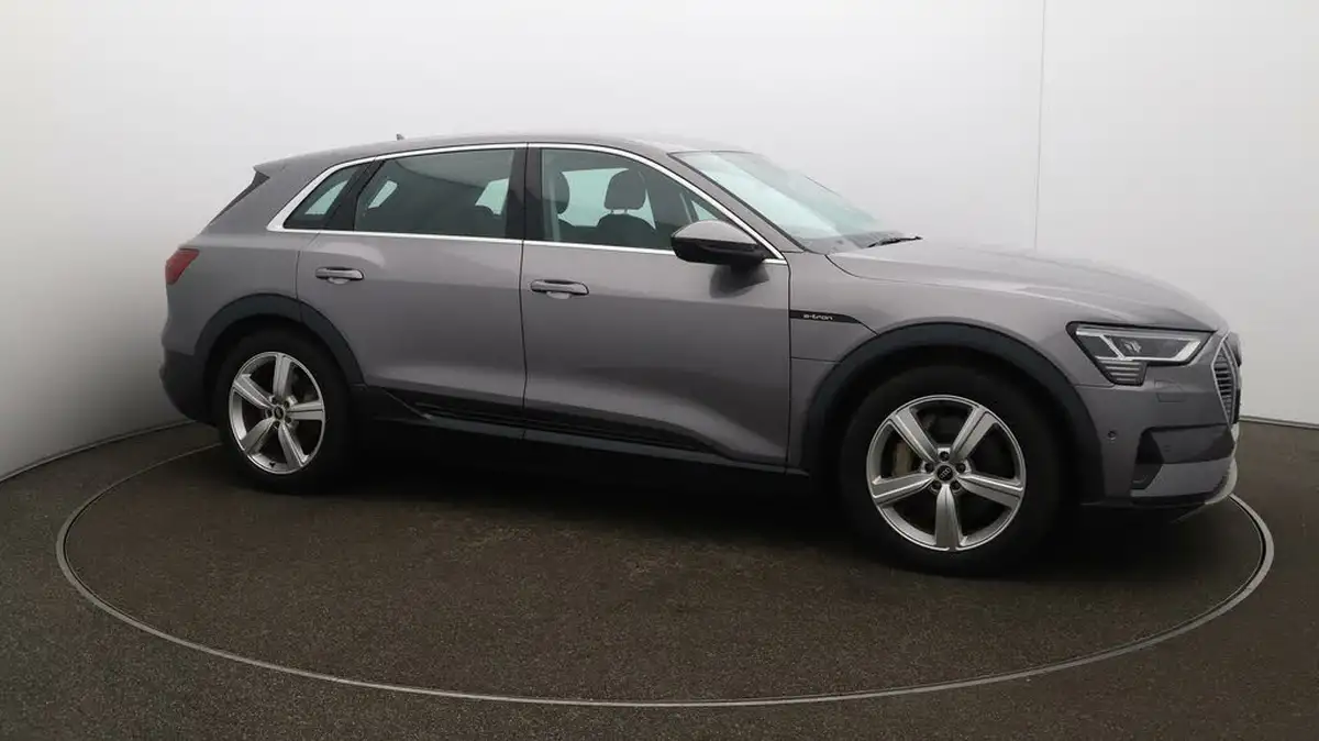 2021-audi-e-tron-55e-technik-station-wagon-big-39