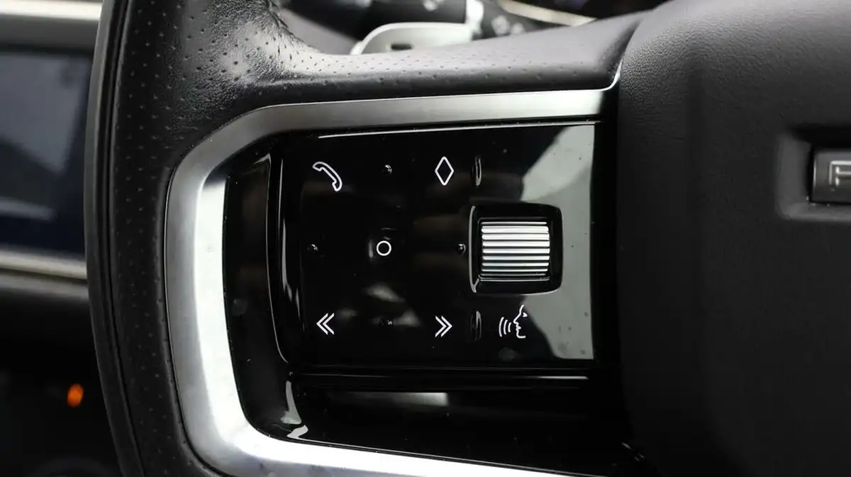 2022-land-rover-range-rover-evoque-15-p300e-r-dynamic-s-big-21