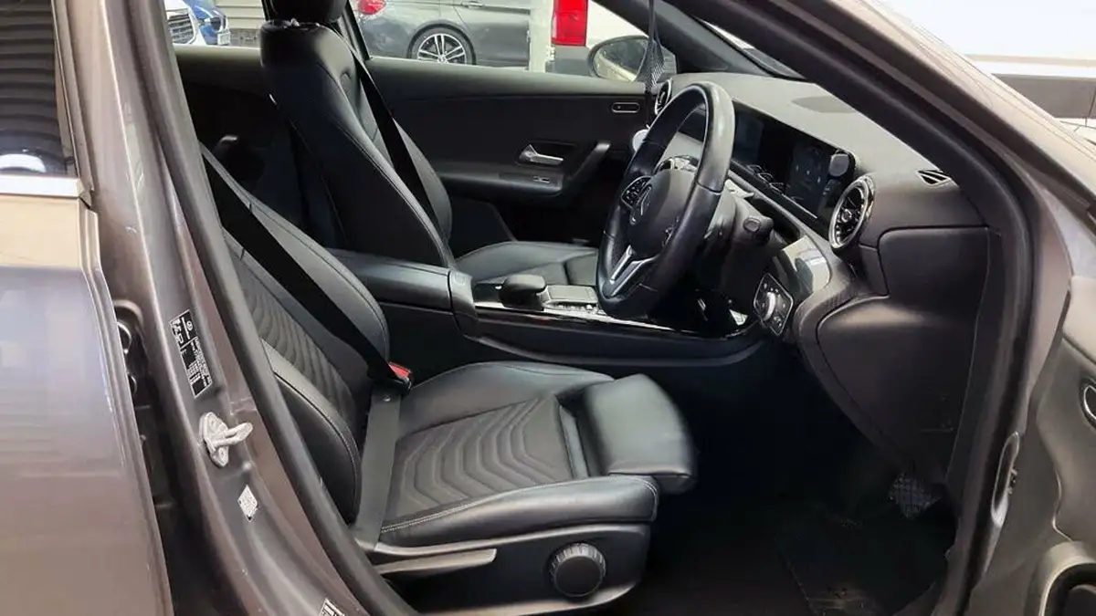 2020-mercedes-benz-a-class-13-a180-se-7g-dct-big-8