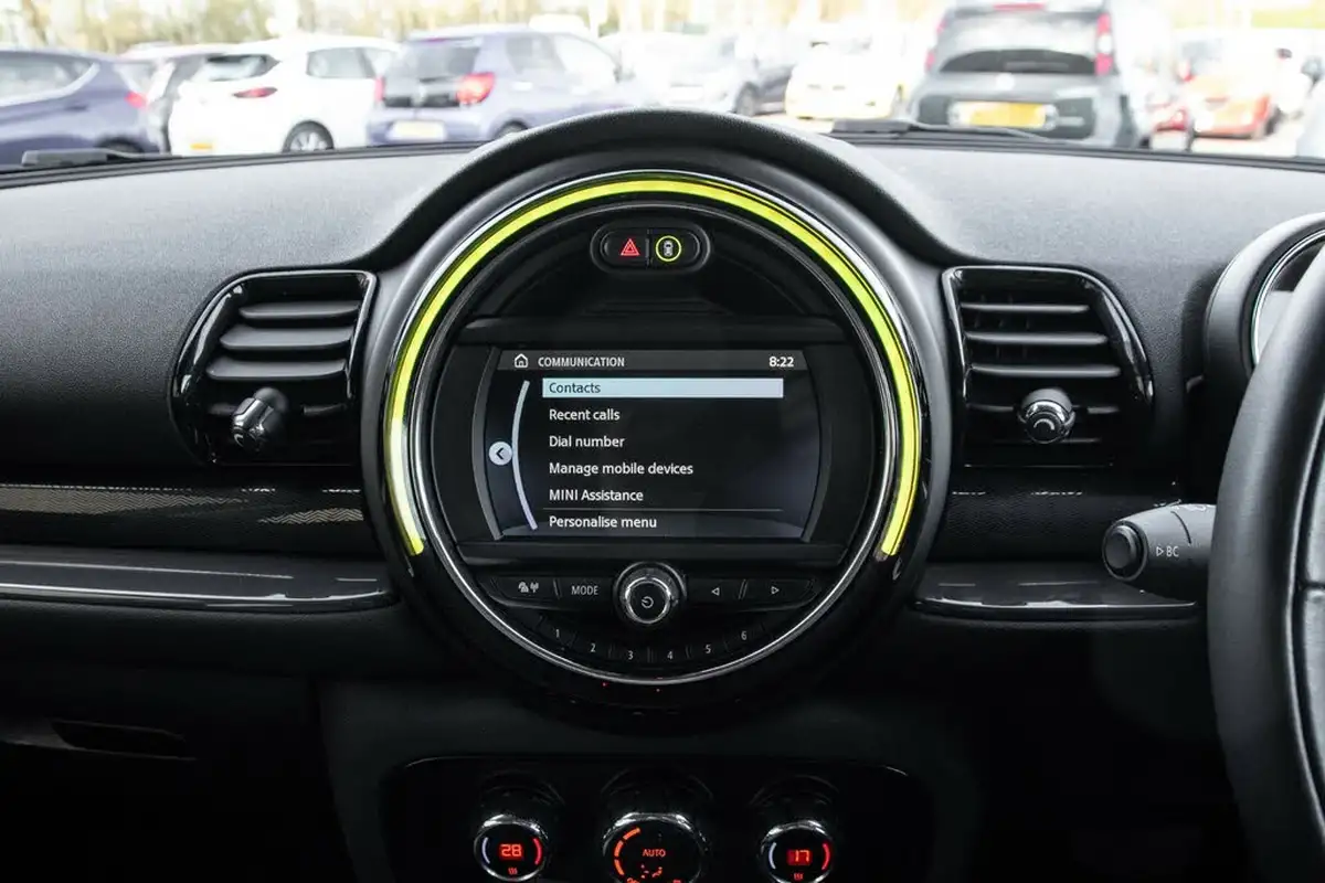 2018-mini-clubman-15-cooper-auto-big-25