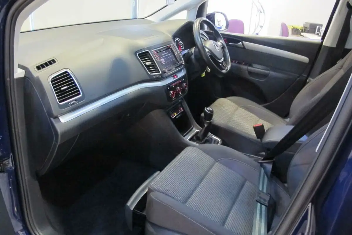 2019-volkswagen-sharan-14-tsi-se-nav-1395cc-big-4