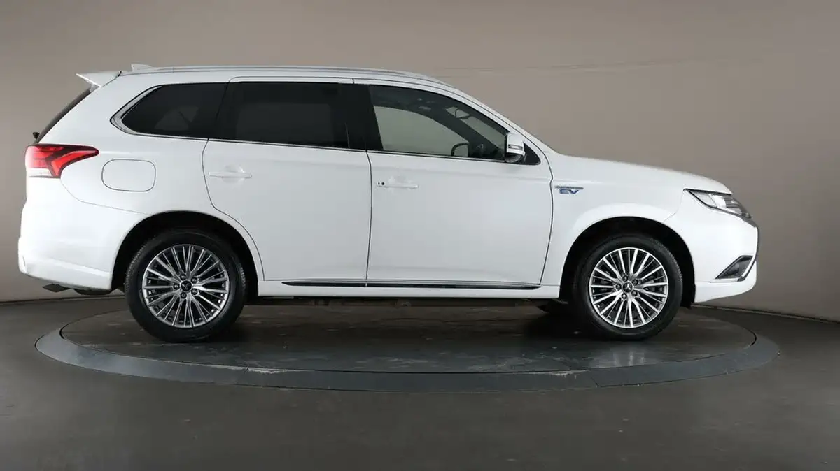 2020-mitsubishi-outlander-24-dynamic-phev-big-60