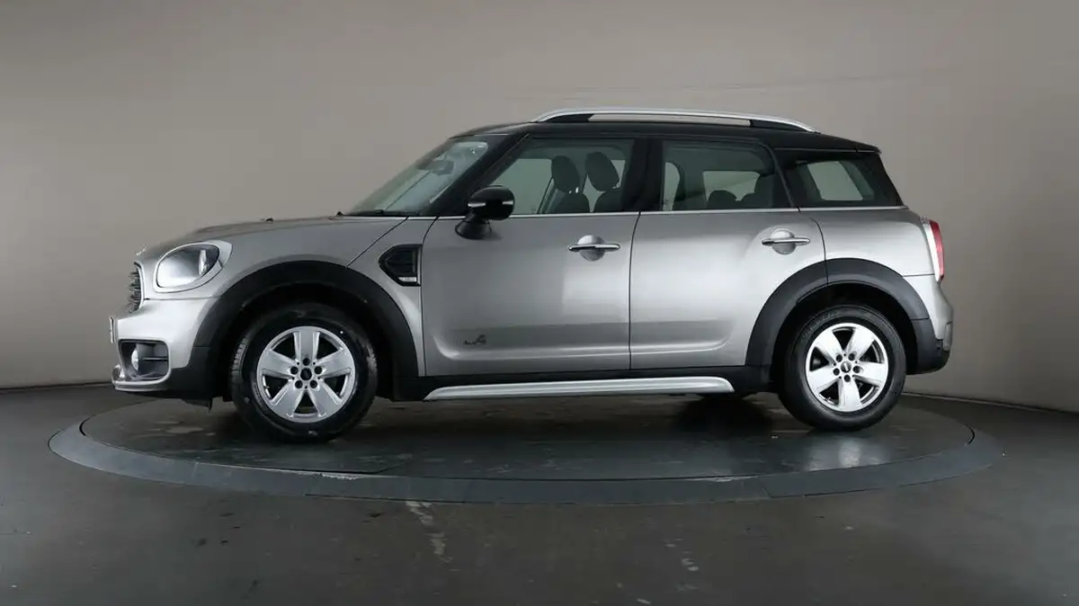 2019-mini-countryman-20td-cooper-d-classic-all4-big-35