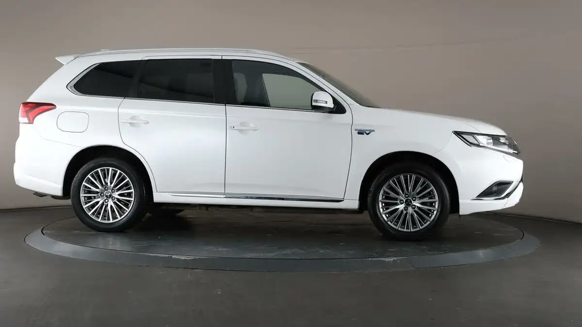 2020-mitsubishi-outlander-24-dynamic-phev-big-8