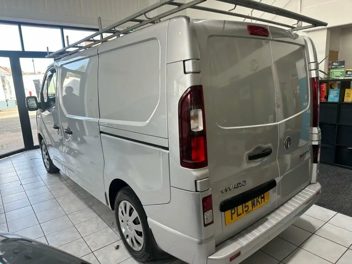 2015-vauxhall-vivaro-16cdti-sportive-2700-ecoflex-l1h1-120ps-big-29