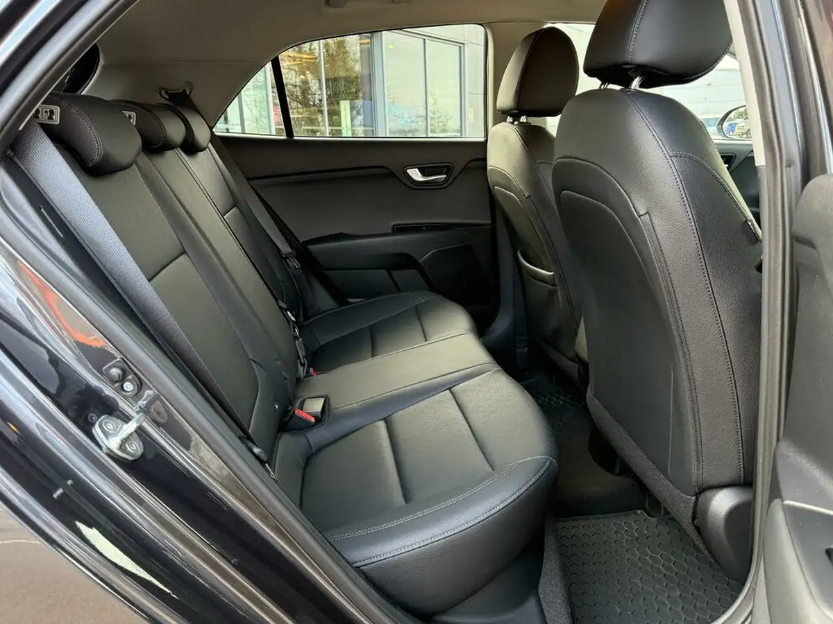 2018-kia-rio-14-3-big-67