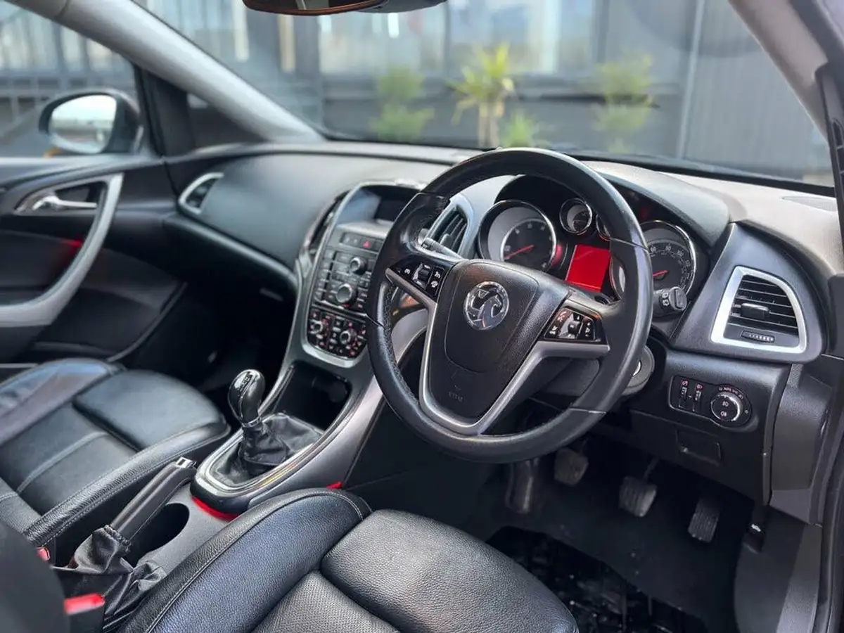 2014-vauxhall-astra-20td-elite-16v-ecoflex-ss-hatchback-big-9
