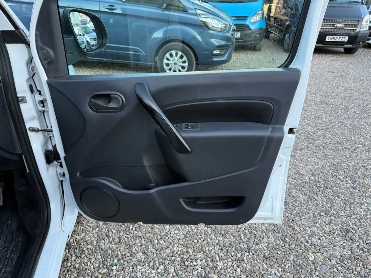 2016-renault-kangoo-15td-ml19-dci-90-business-panel-big-34