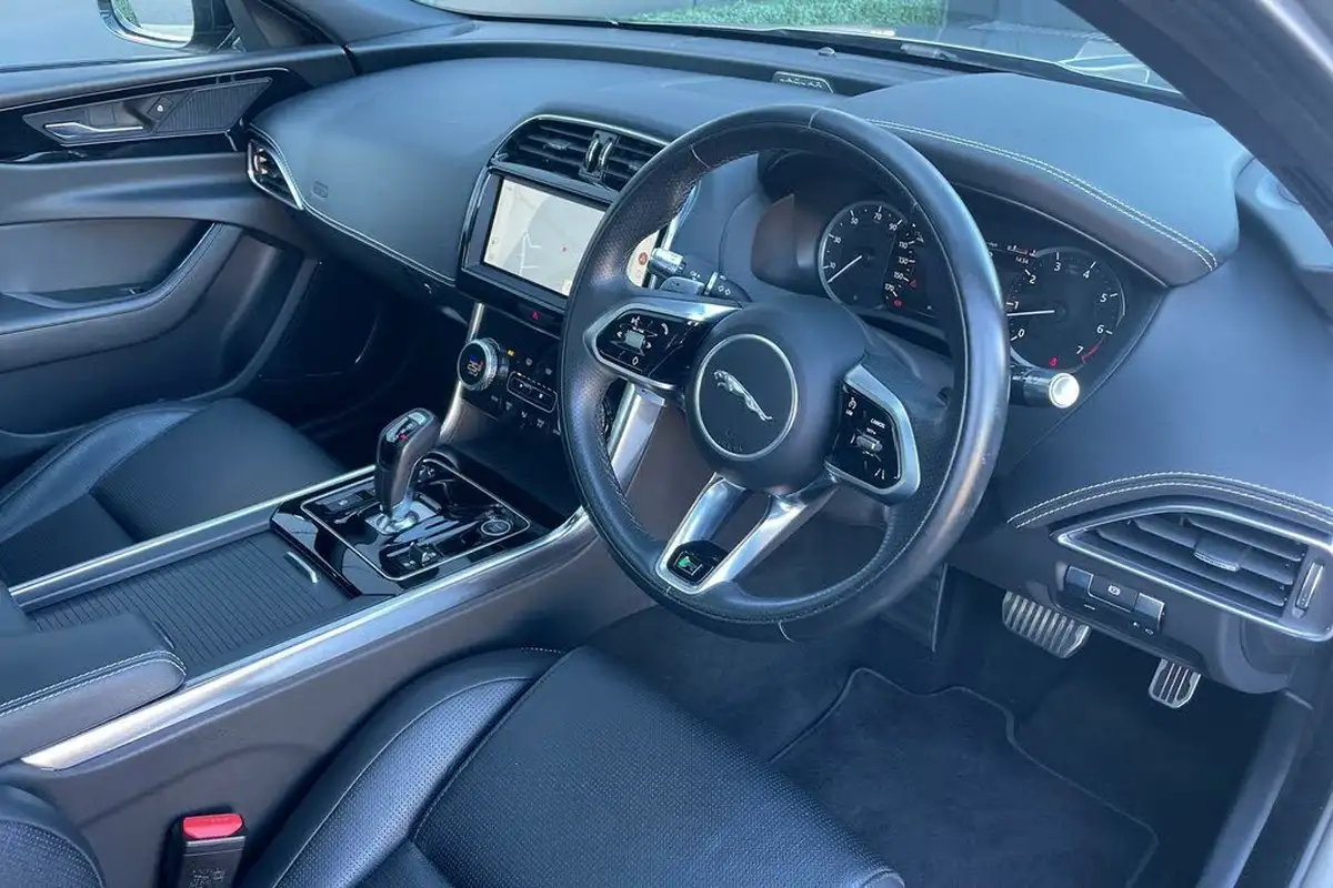 2021-jaguar-xe-20-p250-r-dynamic-black-big-29