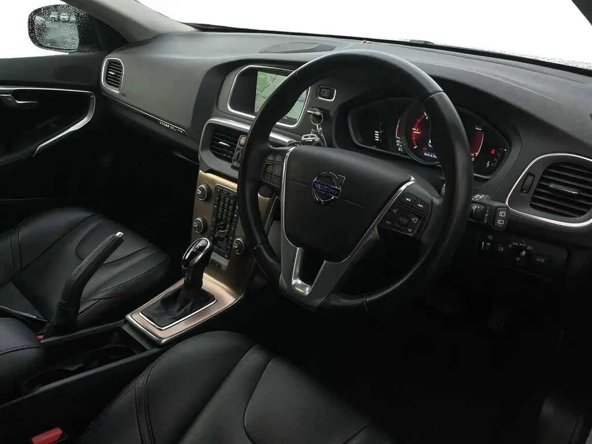 2015-volvo-v40-20td-d4-cross-country-lux-geartronic-big-14