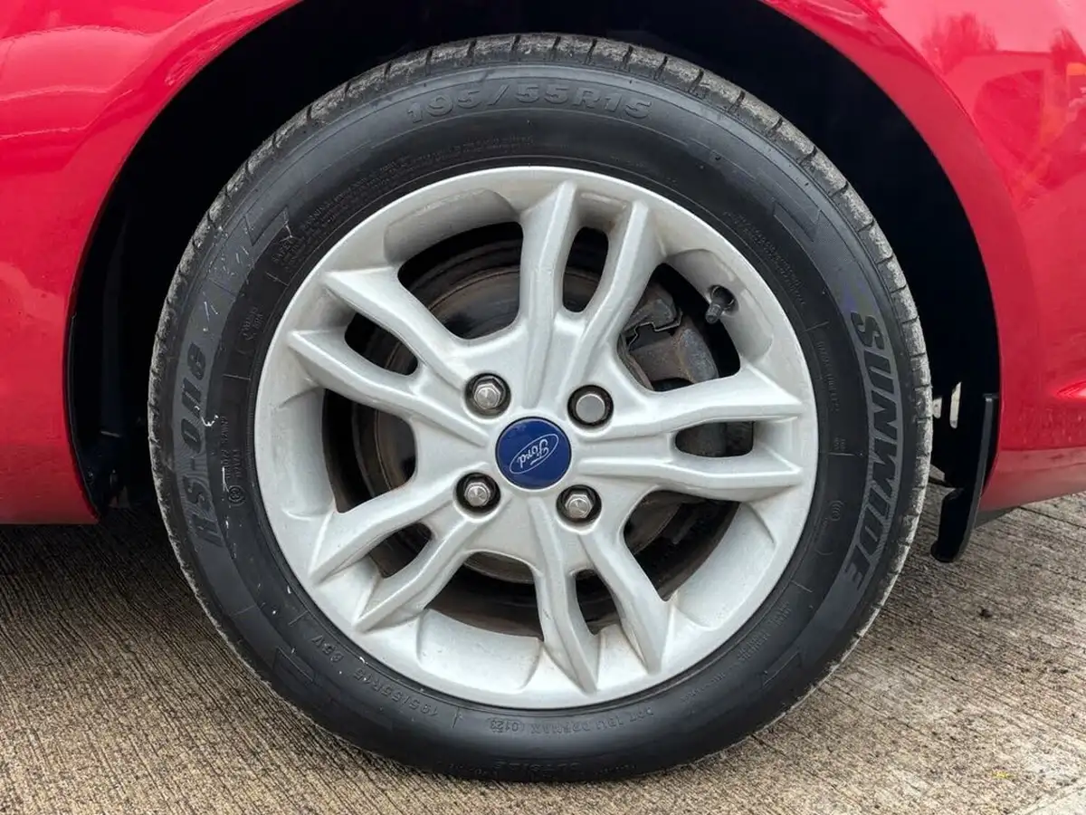 2016-ford-fiesta-10t-zetec-100ps-ecoboost-ss-5d-big-12