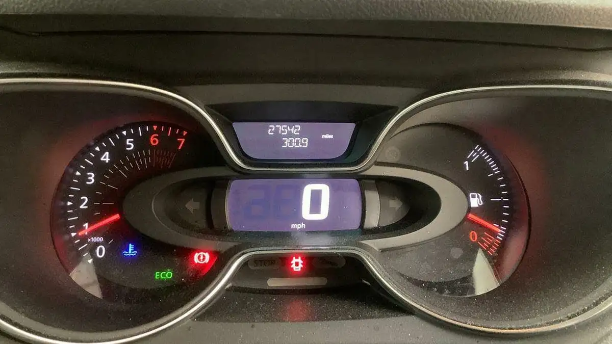 2017-renault-captur-09-tce-dynamique-s-nav-big-9