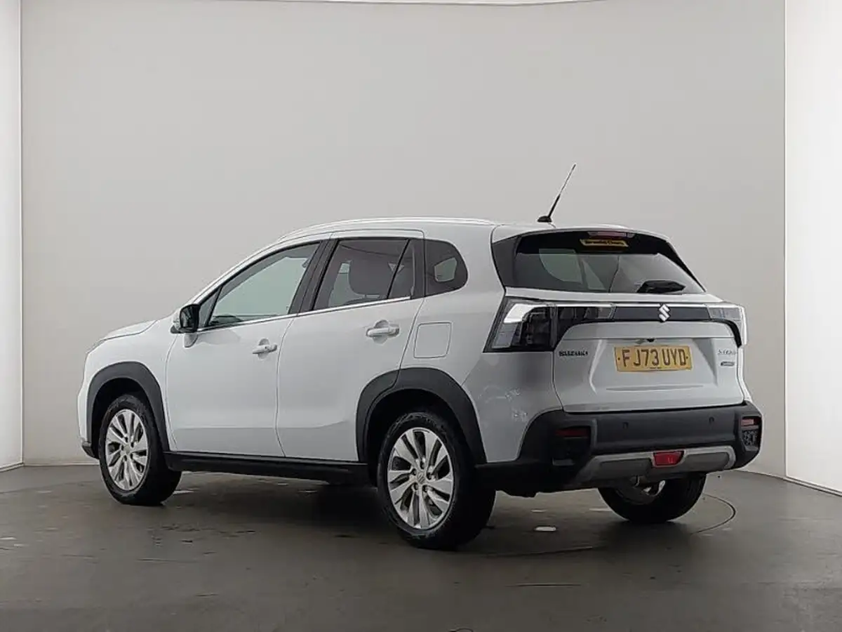 2024-suzuki-s-cross-15-motion-big-1