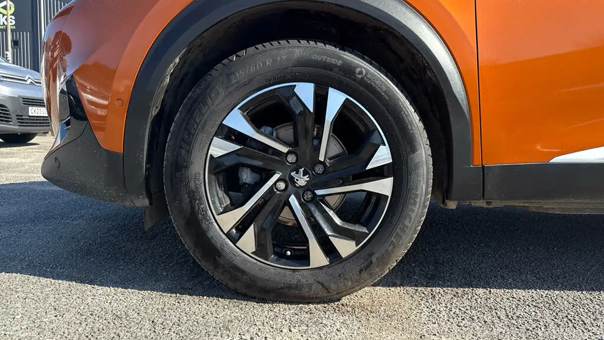 2022-peugeot-2008-suv-12-puretech-gt-big-16