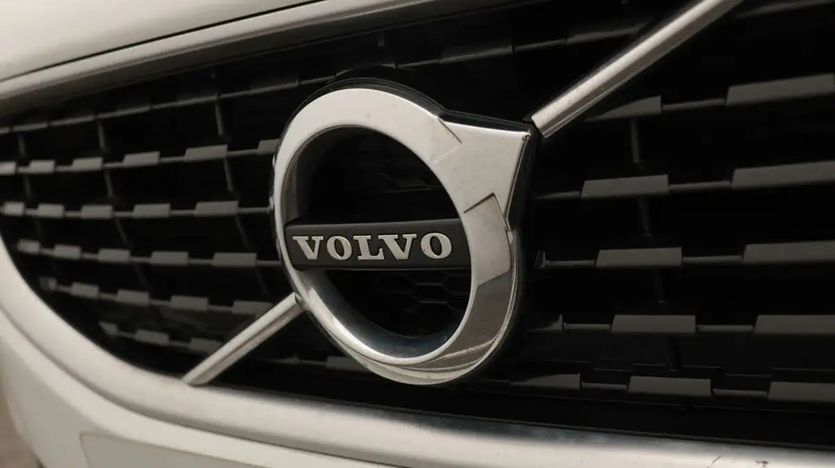 2019-volvo-v40-20-t2-r-design-big-23