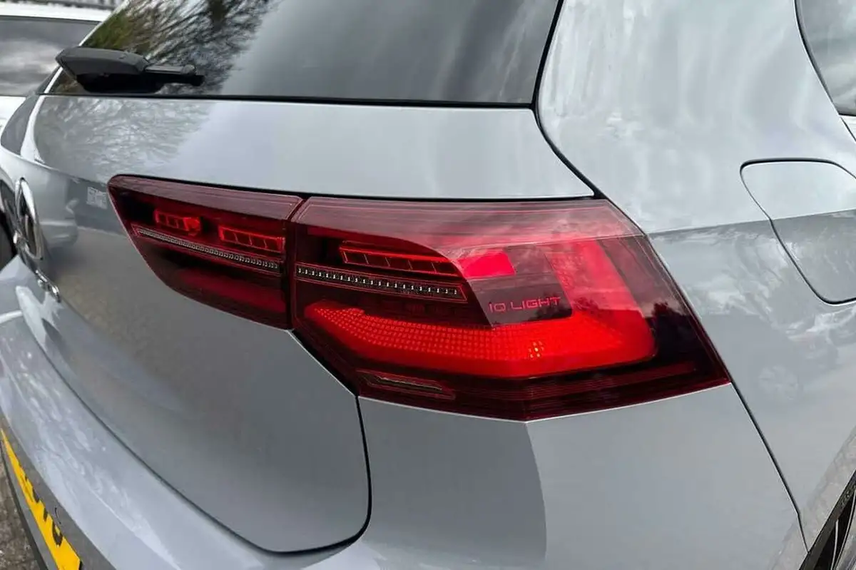 2021-volkswagen-golf-20tdi-gtd-big-21