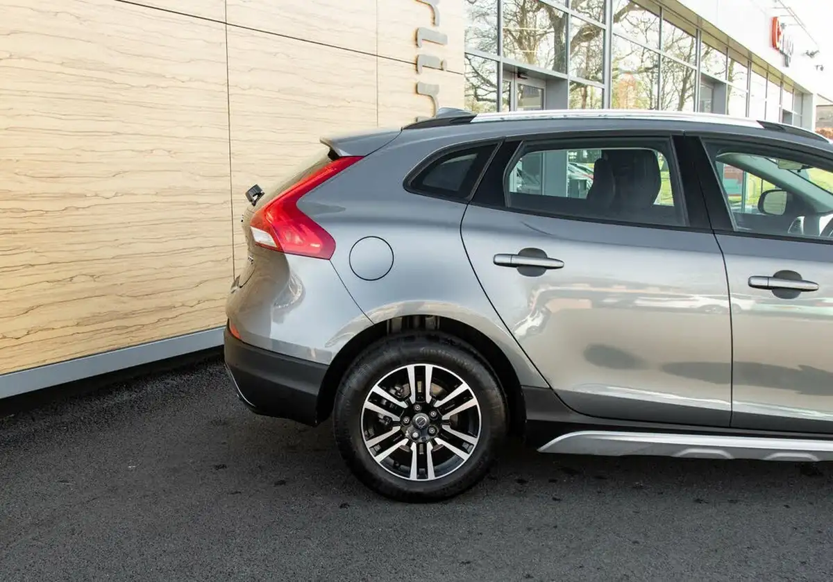 2018-volvo-v40-20td-d2-cross-country-nav-plus-geartronic-big-7