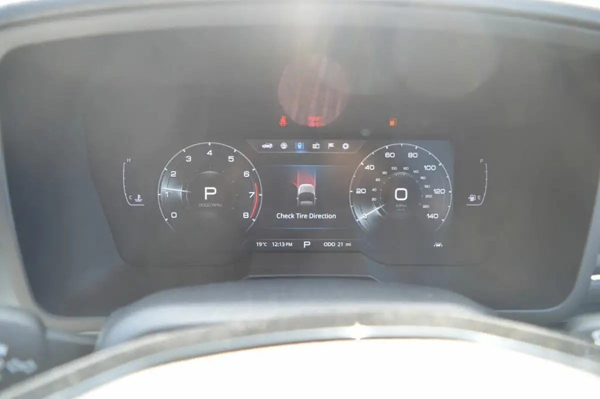 2023-kgm-ssangyong-tivoli-15-ultimate-auto-big-15