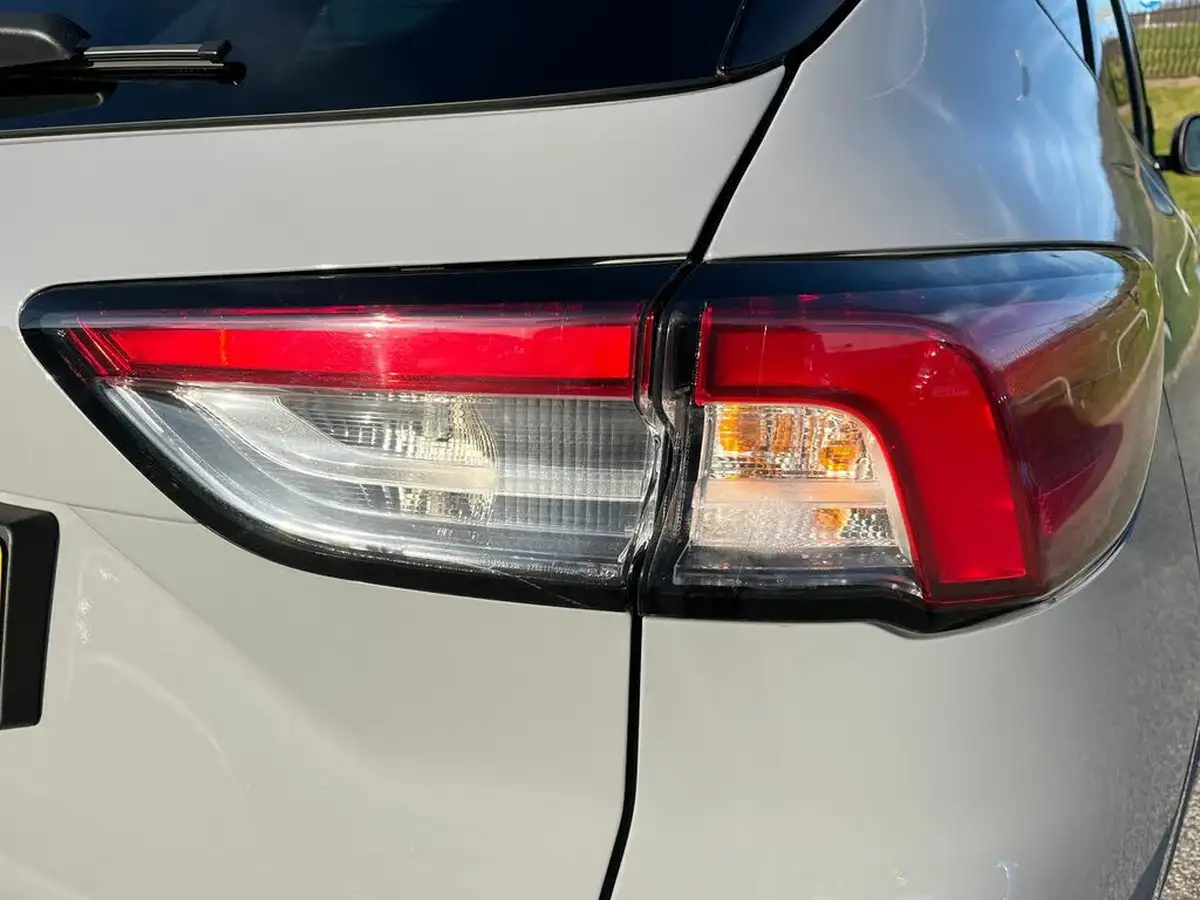 2023-ford-kuga-25t-graphite-tech-edition-225ps-phev-big-24
