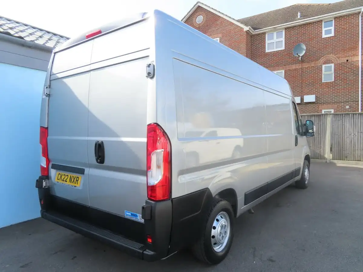 2022-peugeot-boxer-22-bluehdi-professional-335-l3-h2-panel-big-18