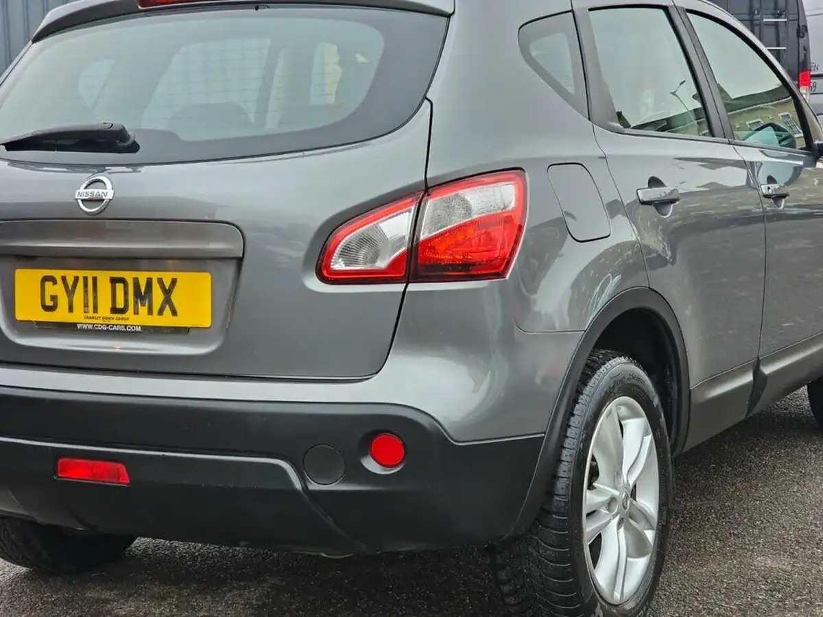2011-nissan-qashqai-20-acenta-big-38