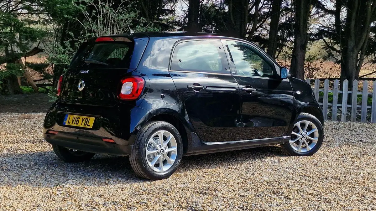 2016-smart-forfour-10-passion-70bhp-premiumss-twinamic-big-16