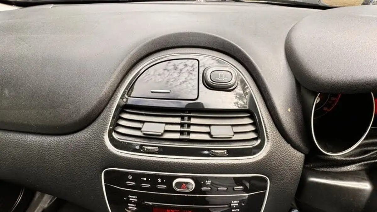 2010-fiat-punto-evo-14-eleganza-big-22