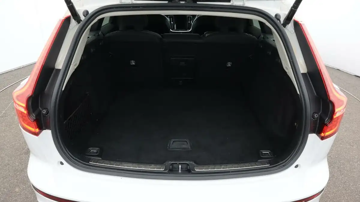 2020-volvo-v60-20td-b4-momentum-big-17