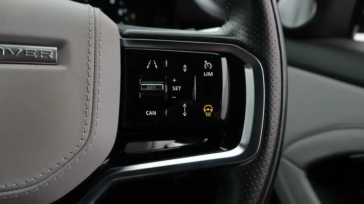 2022-land-rover-range-rover-evoque-15-p300e-autobiography-big-26